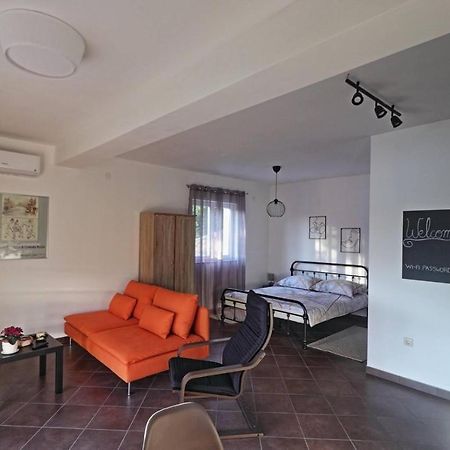 Apartman Studio Pesja Omišalj Esterno foto