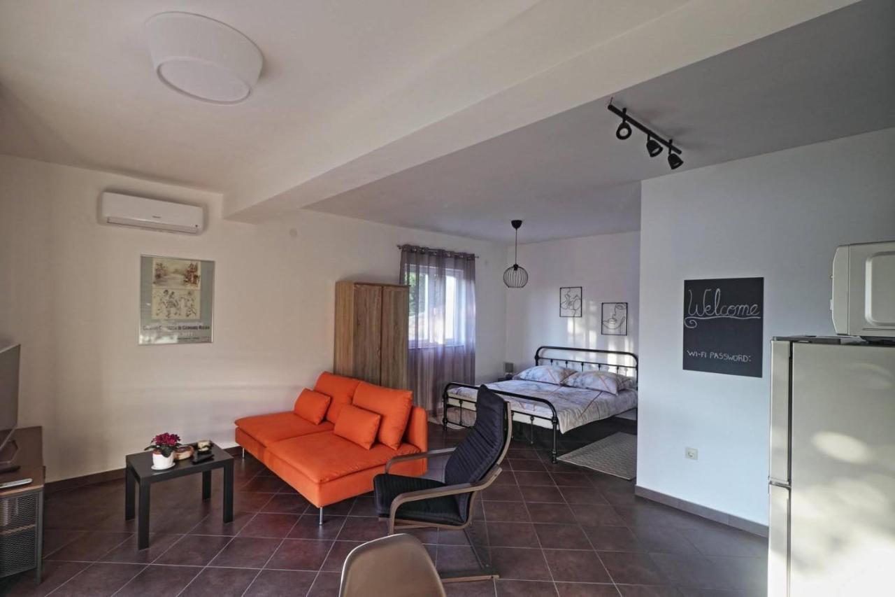 Apartman Studio Pesja Omišalj Esterno foto
