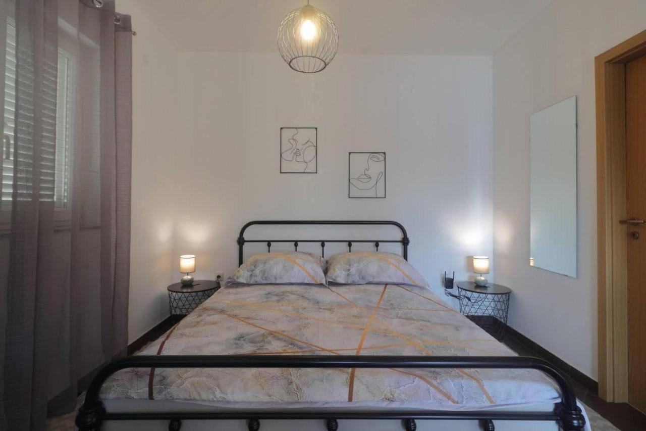 Apartman Studio Pesja Omišalj Esterno foto