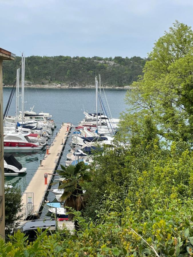 Apartman Studio Pesja Omišalj Esterno foto